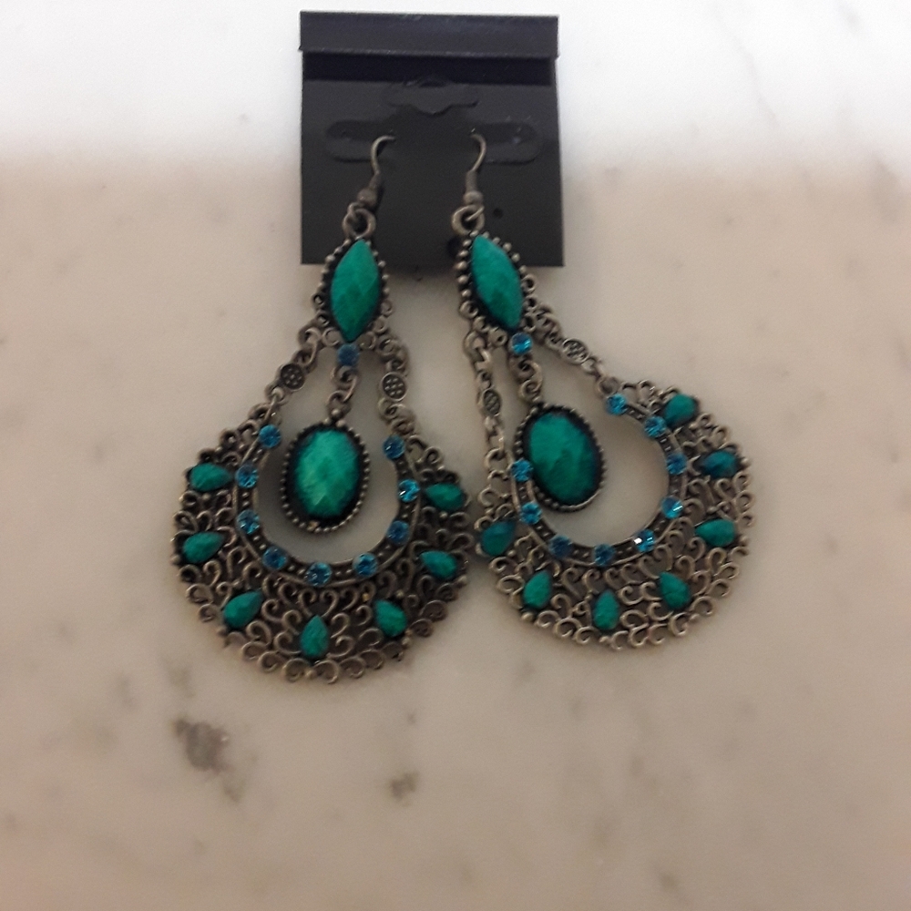 Faceted bead dangling pierced earrings